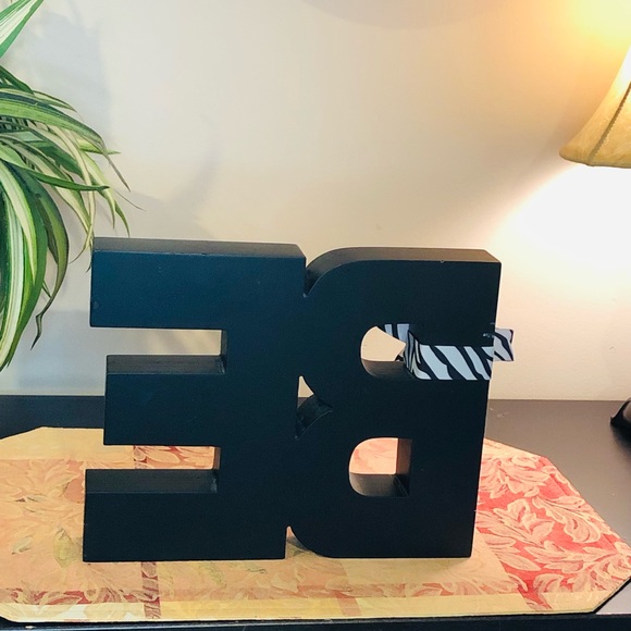 Wooden “BE YOURSELF” w/zebra stripe bow - Picture 2 of 3